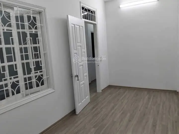 Tân_ấp - phúc_xá - ba đình dt : 41/50m 4,5 tầng mt 3,7m chỉ 6,3 tỷ ngõ rộng - ô tô đỗ cổng .