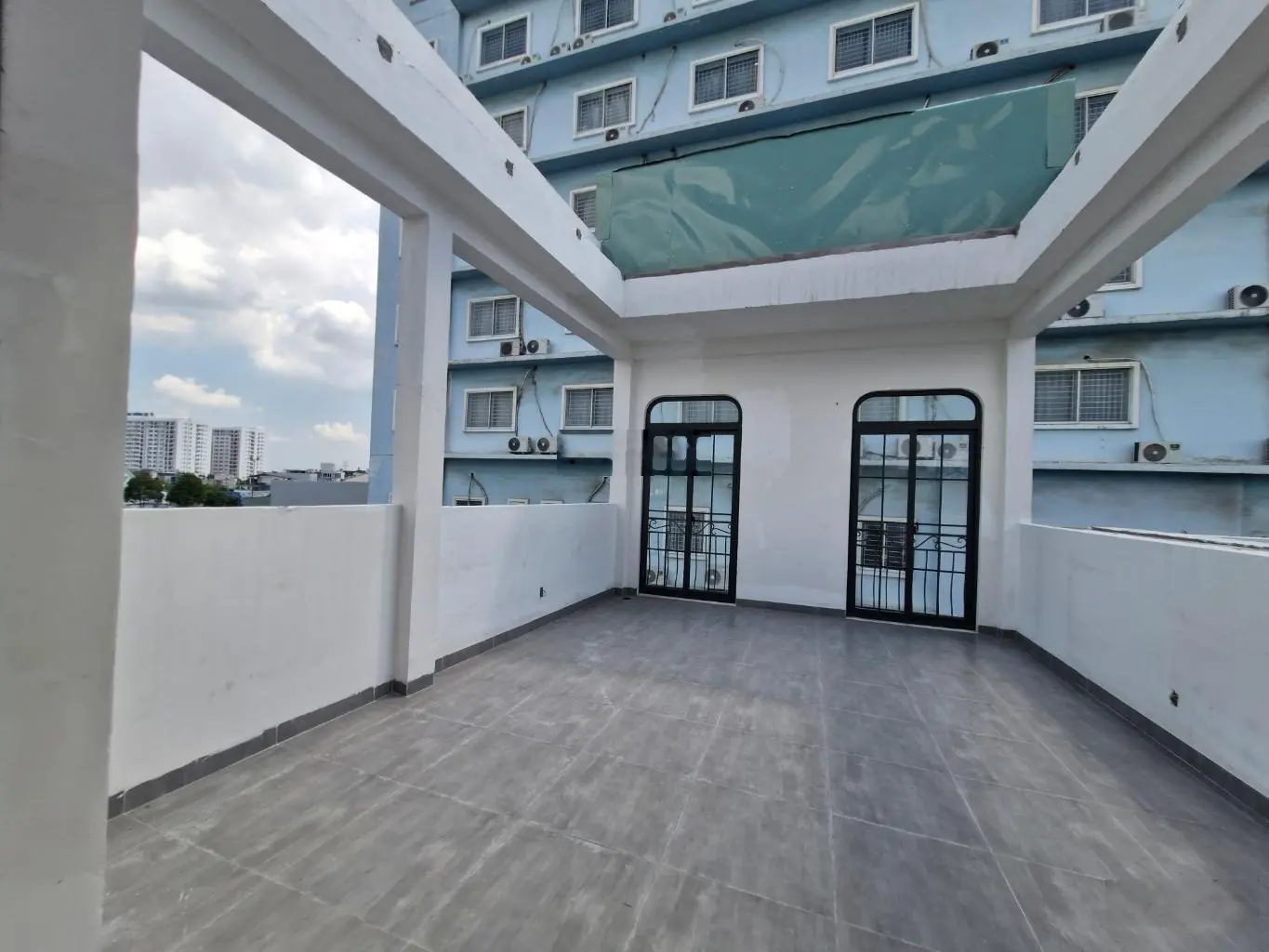 Căn hộ dịch vụ 6 tầng Linh Đông ngay CĐ Công Nghệ dòng tiền 50tr/tháng có thang máy