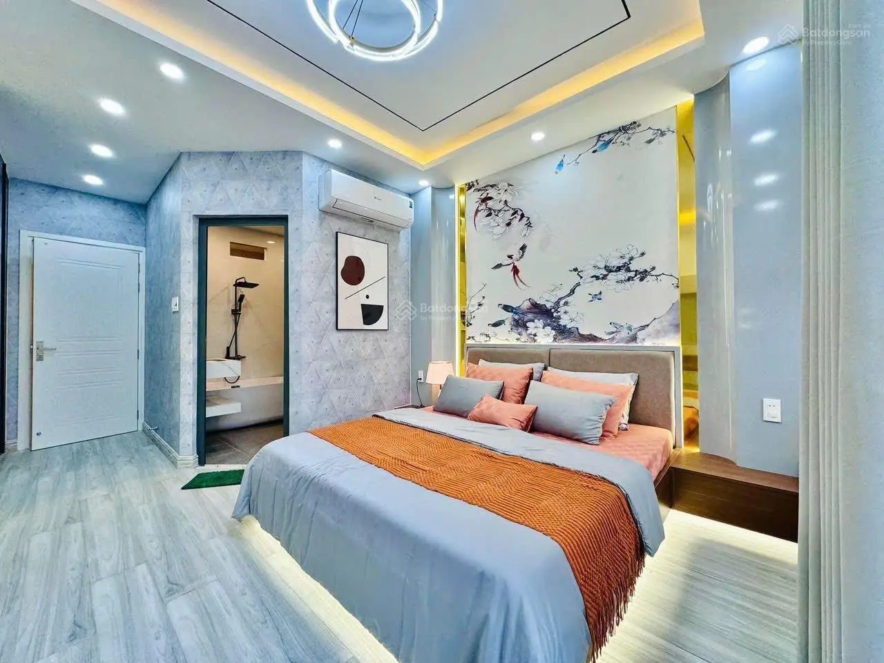 Bán căn nhà đẹp 54m đường Lê Thánh Tôn, P Bến Thành, Q1, TpHCM giá bán 3tỷ900. Gần chợ, hẻm 6m