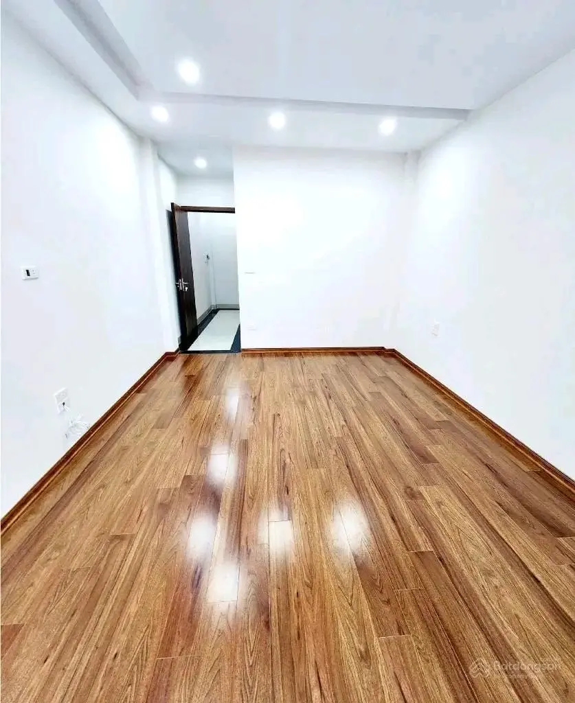 Bán nhà Cổ Linh Tư Đình DT 38m2 giá chào 6,5tỷ vị trí đắc địa, giao thông thuận tiện tứ phía