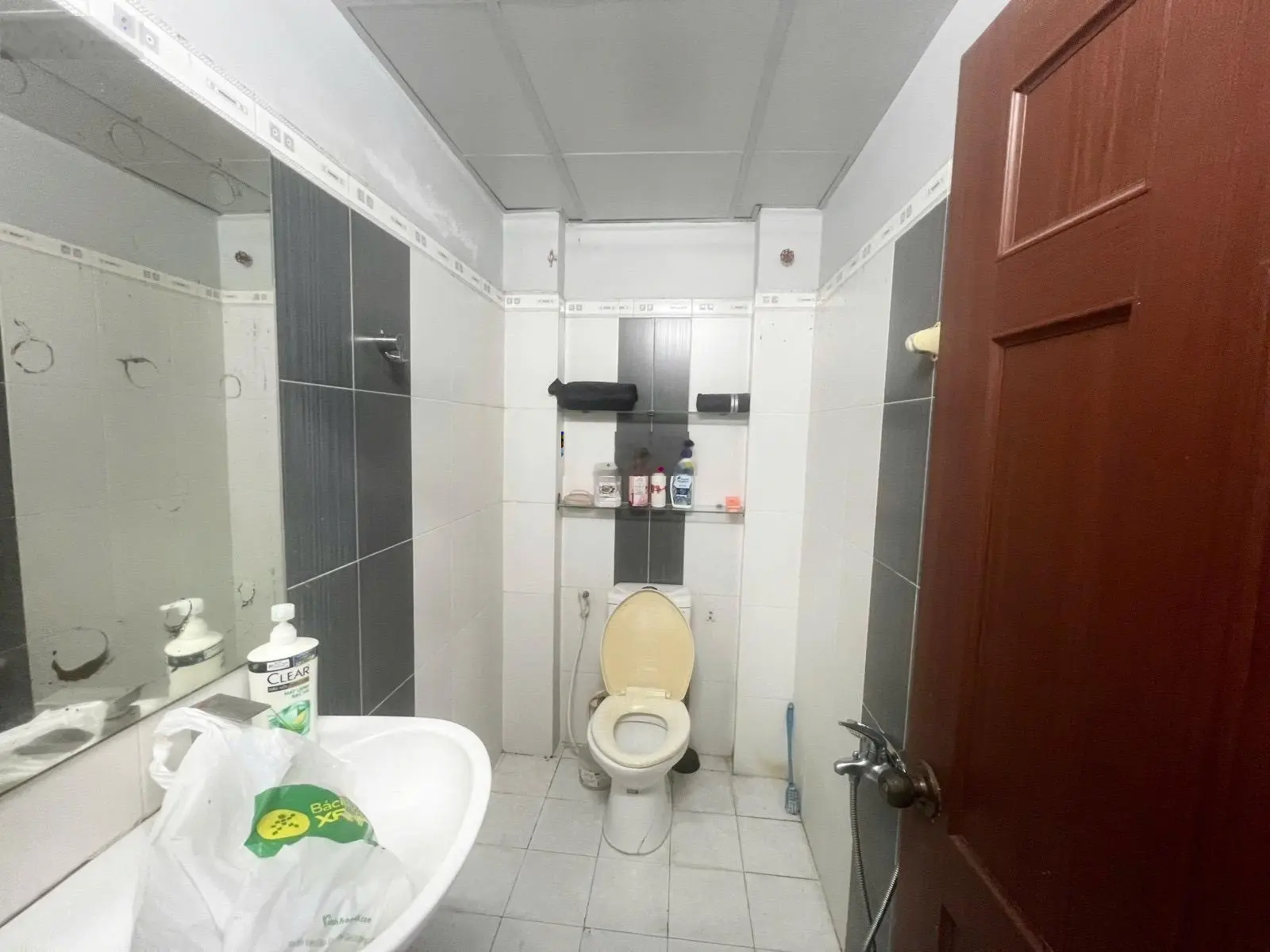 Nhà 3 tầng sát cạnh Gigamall 4 PN - đang cho thuê 10tr/ tháng - SHR - Chỉ 4. X Tỷ TL - cực hiếm