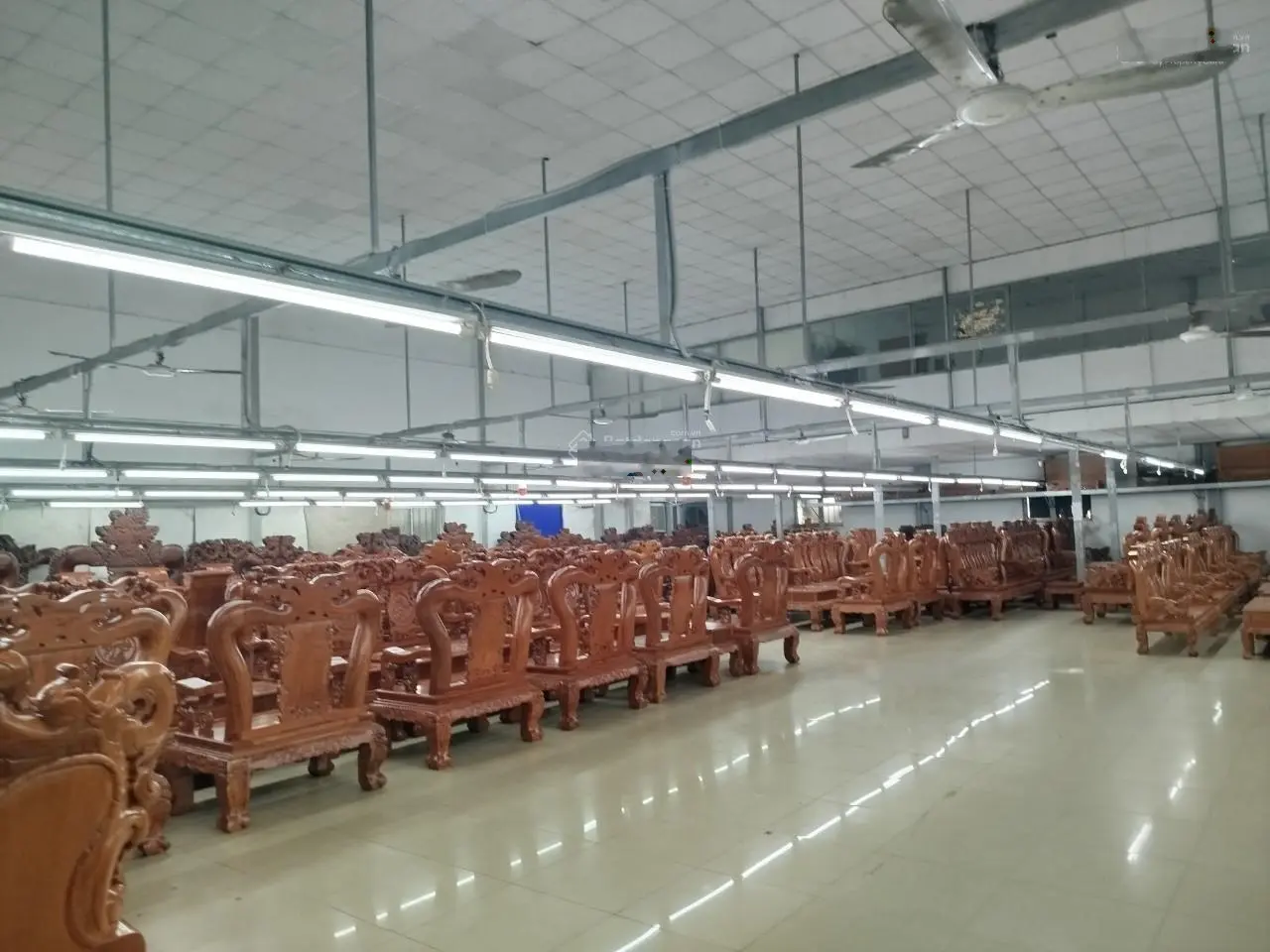 Bán xưởng mặt tiền với diện tích khủng 1735m2. Full thổ. Nhà xưởng 2 tầng. Dòng tiền 80 triệu/tháng