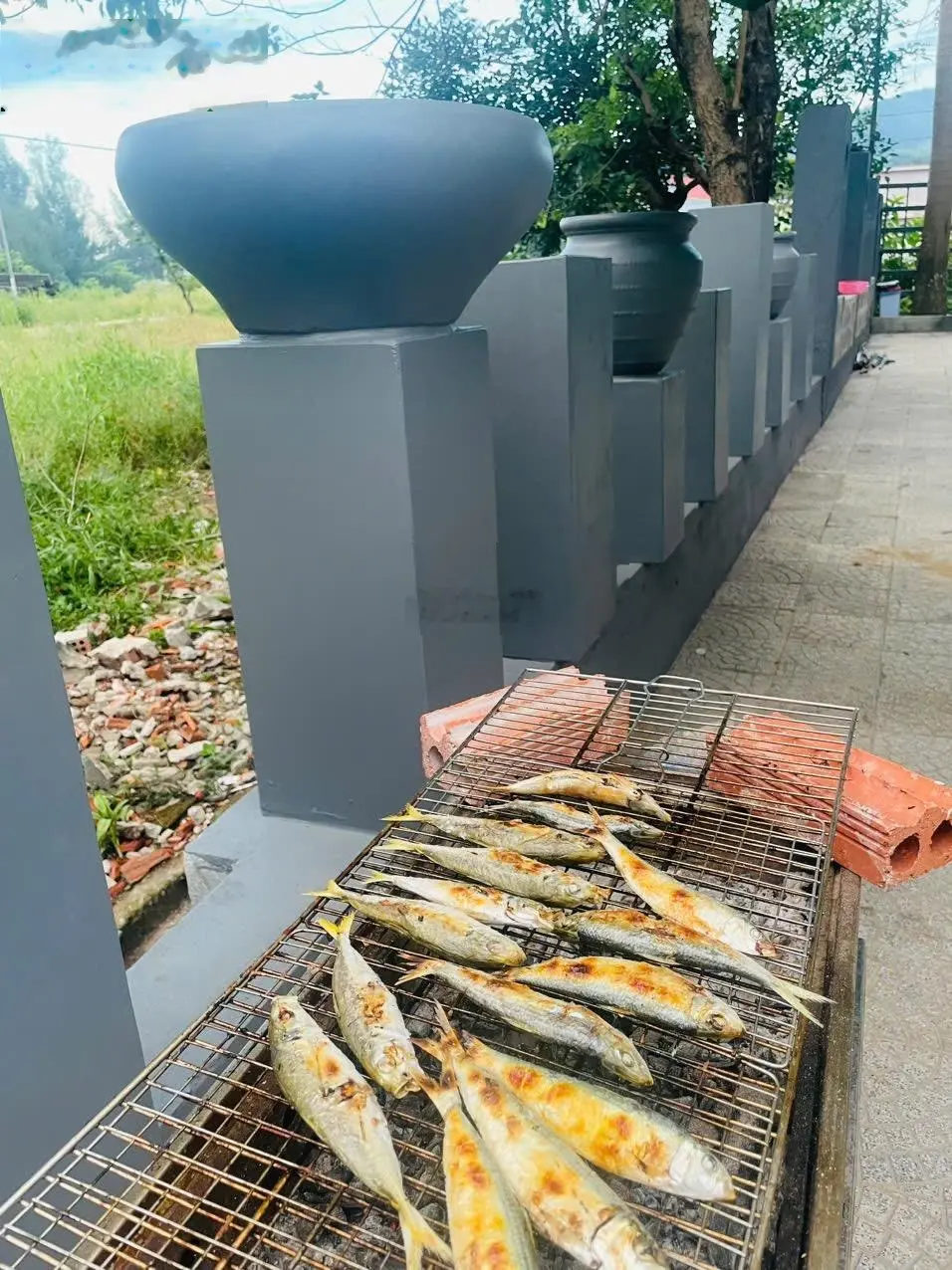 Nhà sân vườn view đầm ngay thị trấn Lăng Cô tuyệt đẹp, ngang rộng 12m, full nội thất