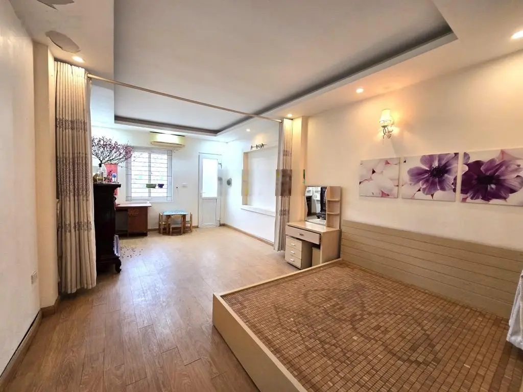 Nhà Phố chợ khâm thiên 42 m, 4 tầng, mặt ngõ kinh doanh , lô góc, thông