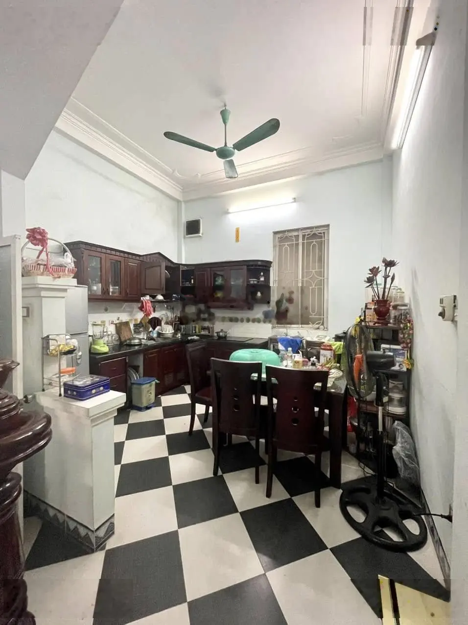 Bán nhà Lạc Long Quân, Tây Hồ 52m2, 4 tầng, giá 7.95 tỷ, ngõ nông, lô góc, dân xây, ở ngay