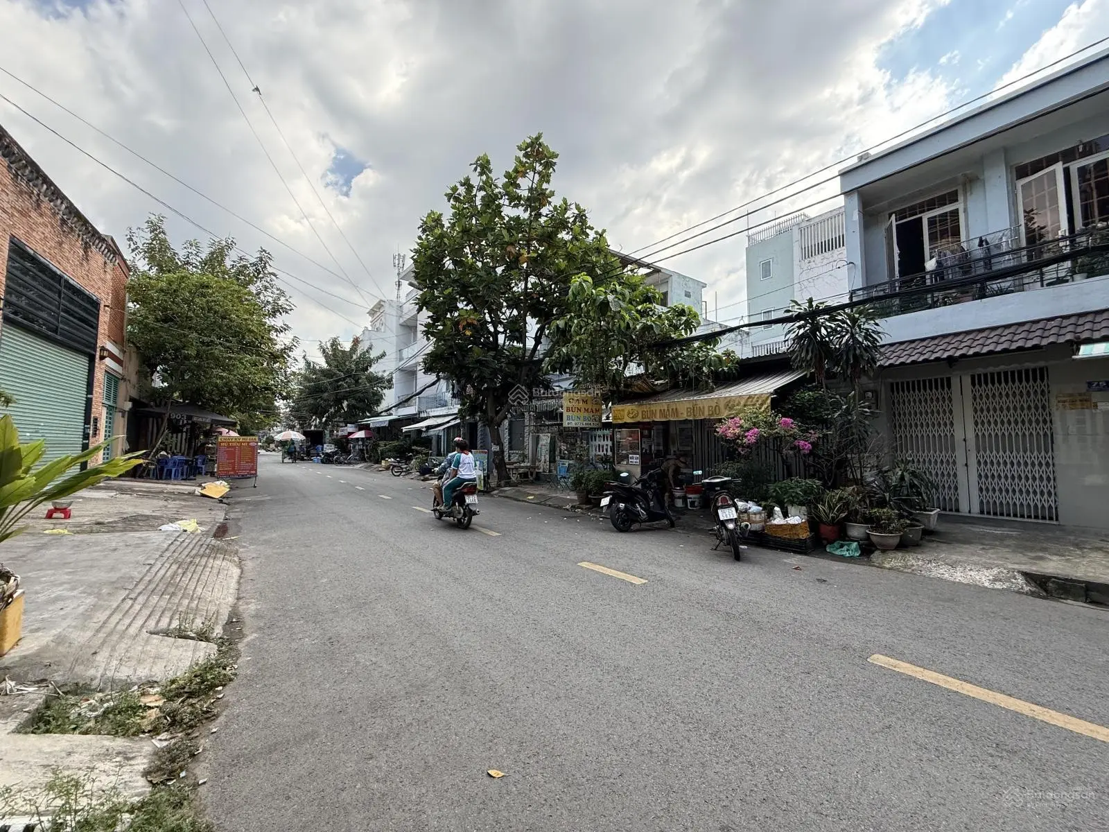 Chính chủ cần bán gấp căn nhà gia đình, chưa qua đầu tư mua bán, mặt tiền đường 13, 6x17m sổ hồng