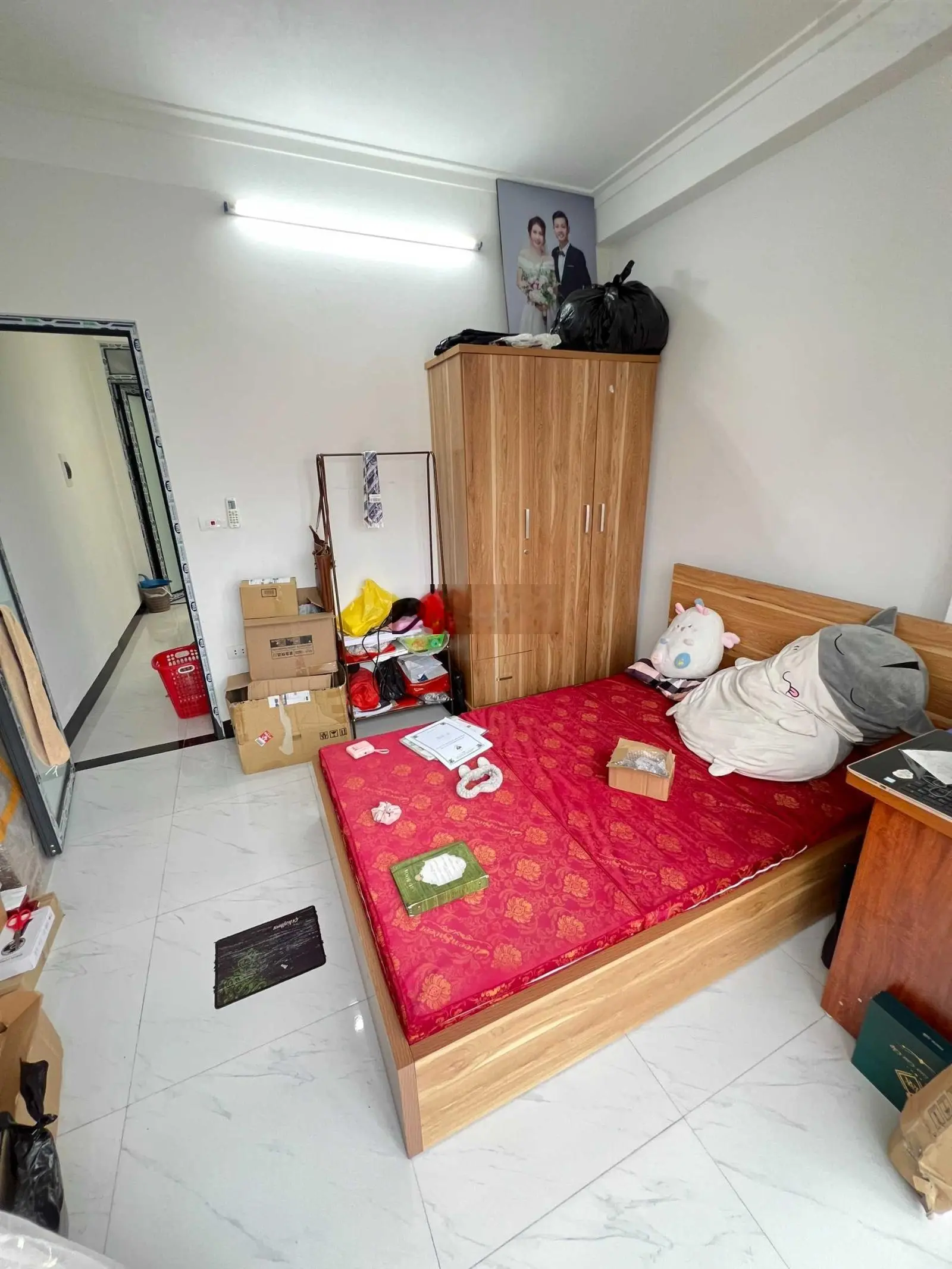 Nhà đẹp 3 tầng ngay chợ La Phù, ô tô đỗ gần mua nhà tặng nội thất, cách khu đô thị Geleximco 300m