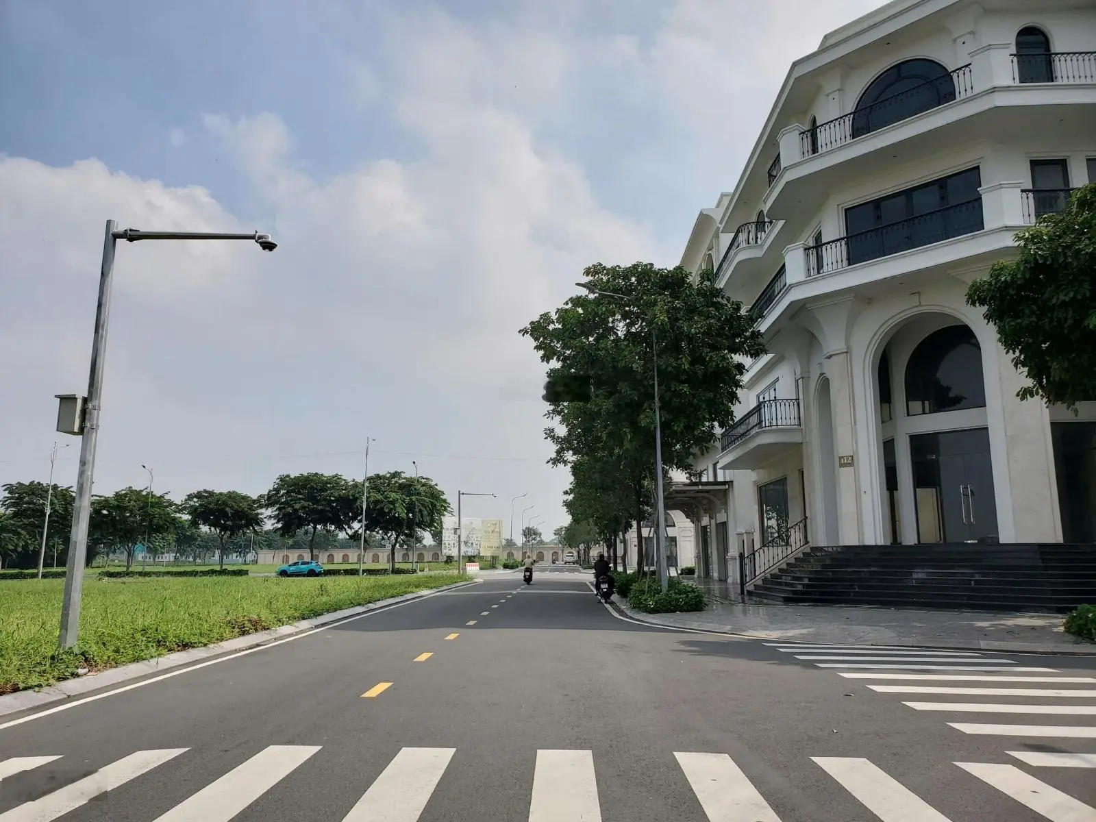 Siêu phẩm căn góc đối diện trung tâm thương mại - Mặt tiền nhà rộng 10m - 13x20m - Pháp lý sổ hồng