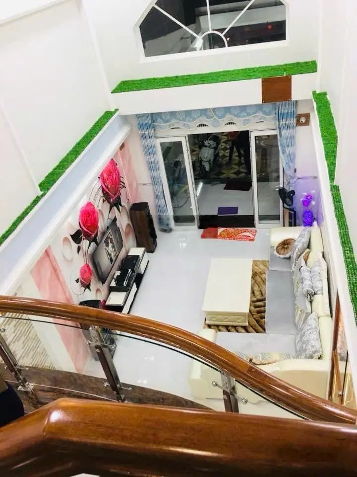 Bán nhà 4 tầng mới tinh , mặt tiền Bà Triệu gần BV Hóc Môn. 140m2 . Gần Aeon , gần chợ , 12,5 tỷ tl