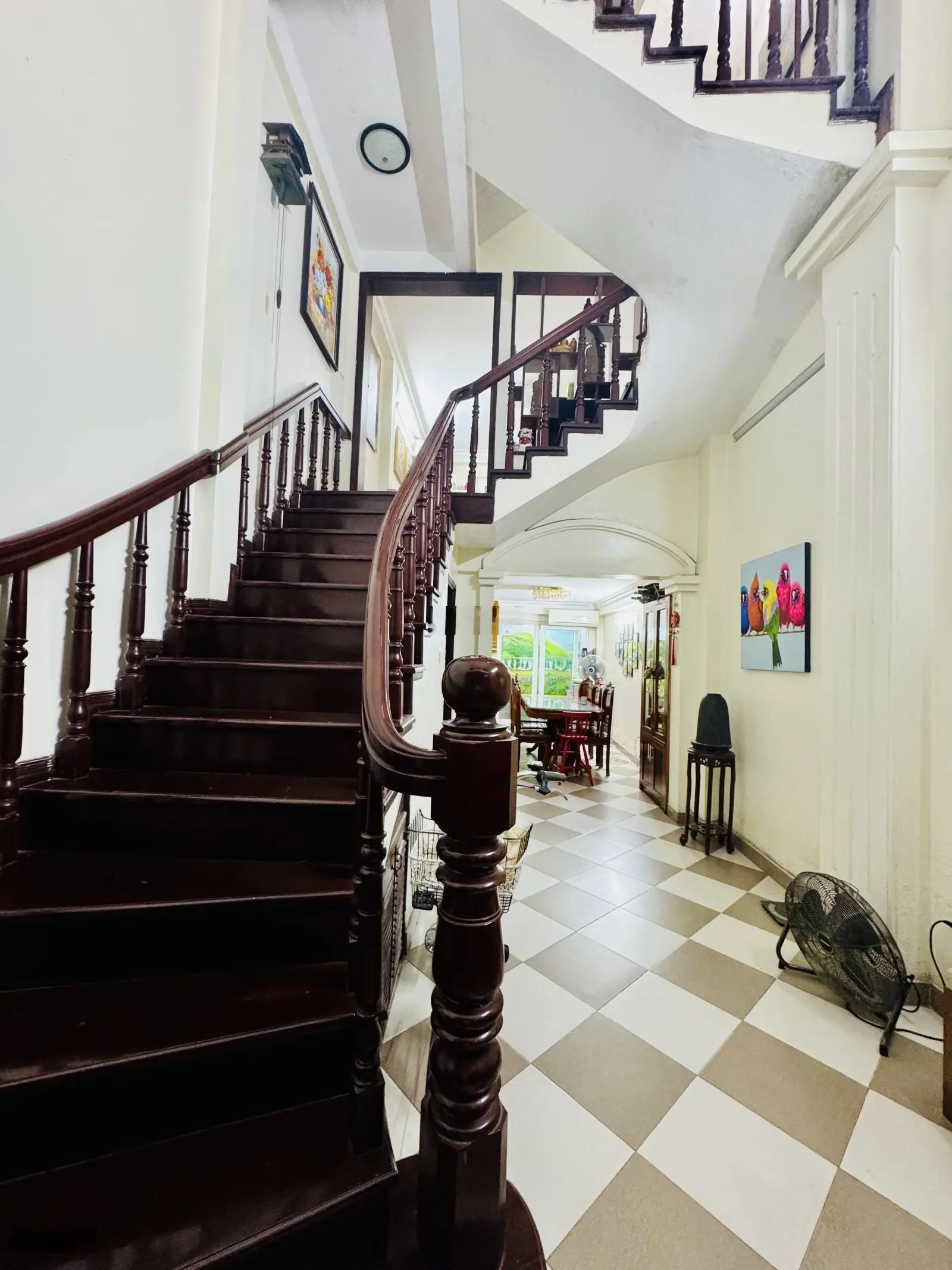 Bán nhà khu phân lô VIP Hào Nam. DT 33m2*4,5 tầng. MT 3,7m. H:TB. Ô tô vào. KD tốt. Giá 13,8 tỷ.