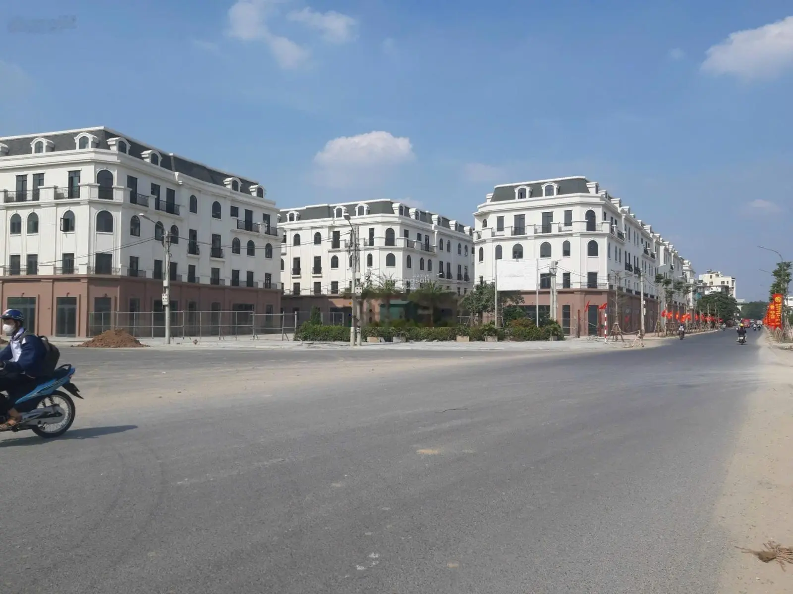 Chính chủ gửi bán căn góc BT Sơn Đồng Center giá chỉ 11ty thu về , sẵn sổ giao dịch