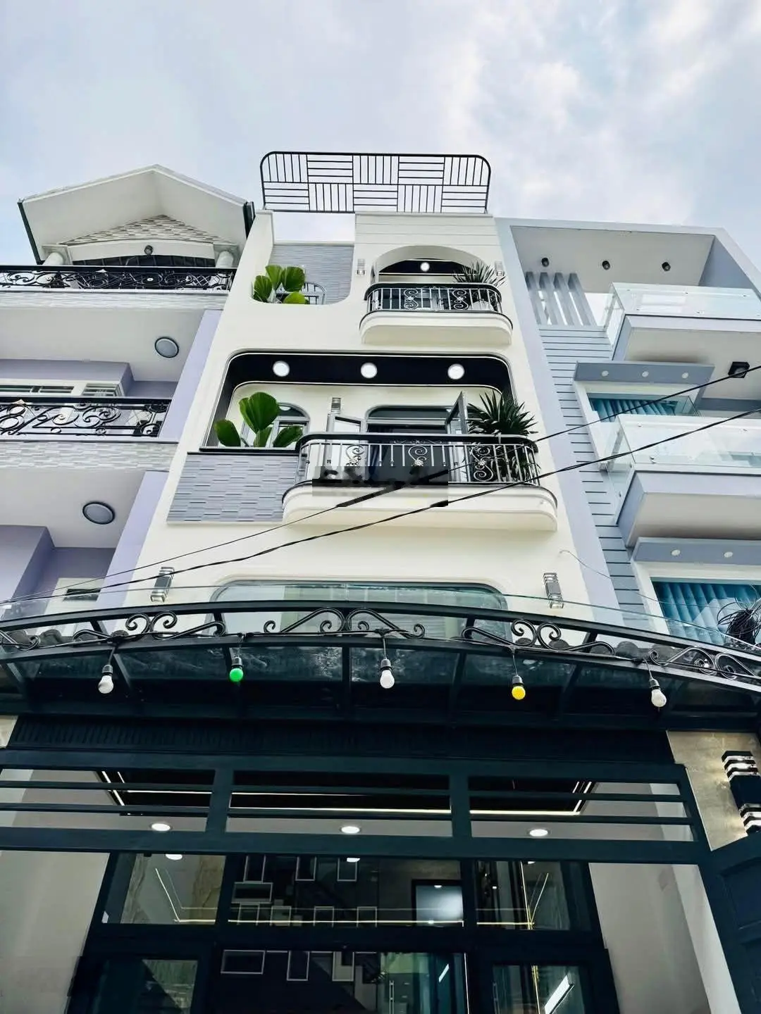 Chủ gửi bán nhanh căn nhà HXH ở Hoàng Diệu Quận 4, dt 65,6m2 giá 3 tỷ 670tr, hđ thuê 24tr/th, SHR