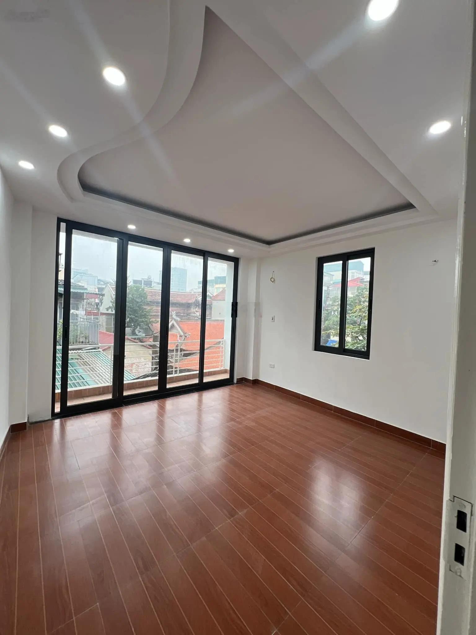Nhanh thì còn! Bán nhà Thuỵ Khuê 50m2 - 5 tầng - mặt ngõ chợ kinh doanh - gần phố - nhỉnh 12 tỷ