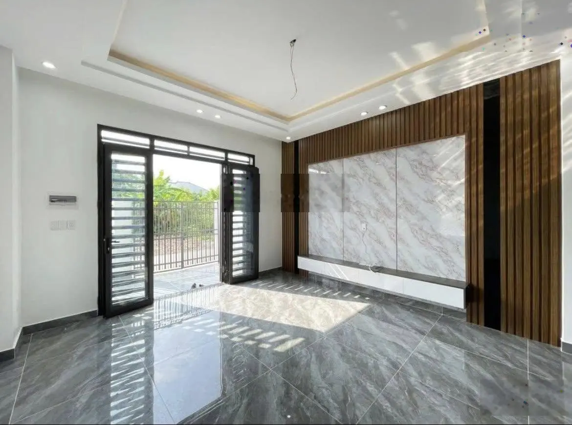 Nhà 3 tầng có sân cổng riêng 3PN,3WC,sân phơi,1PK Kiều Trung ngõ ô tô đỗ tận cửa.LH: 0989699661