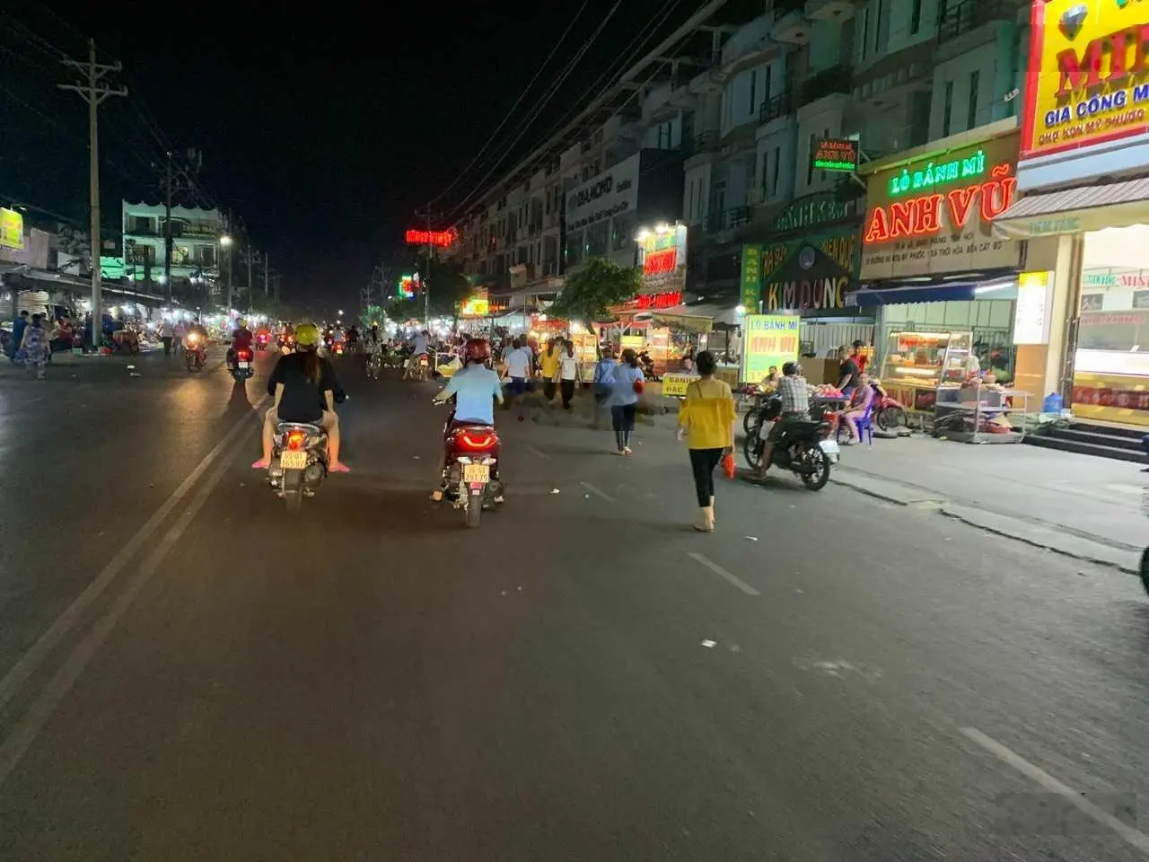 Tôi cần tiền bán gấp lô đất gần sát QL13, gần trường ĐH Việt Đức