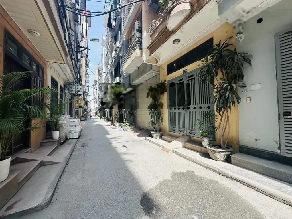 Trần_quốc_hoàn PHÂN LÔ kinh doanh ô tô vào nhà Diện tích 45m, ngõ trước nhà rộng 4m