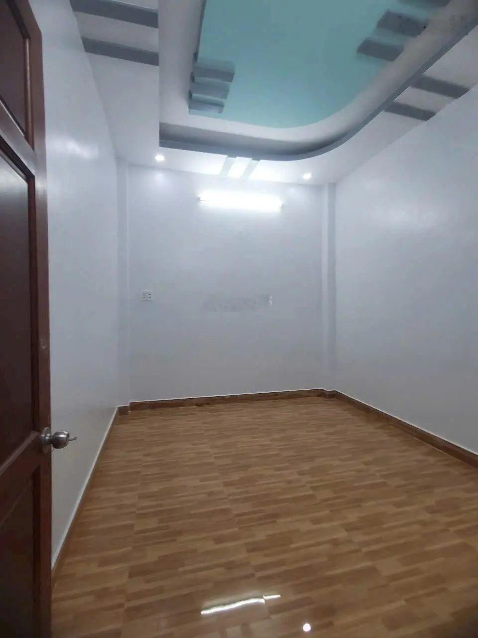 Bán nhà 4 tầng mặt tiền hẻm 67 Đào Tông Nguyên. Hẻm xe hơi 6 m thông tứ phía. Giá 5.3 tỷ tl