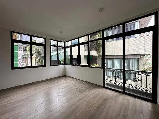 Bán Nhà 7 tầng Mặt Phố Kim Mã - Quận Ba Đình - Dt 55m2 x 7 Tầng