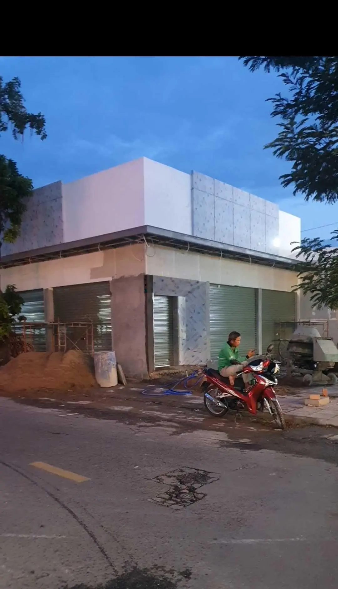 Bán căn góc 2 mặt tiền trung tâm đường Nguyễn trãi giao trần nguyên hãn. Điện tích hơn 300m2.