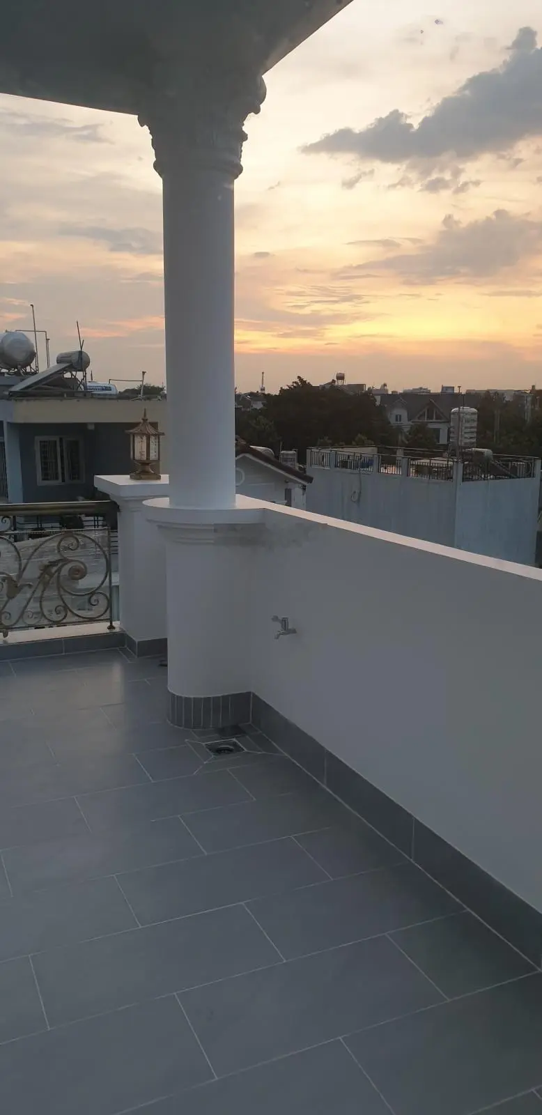 Nhà đẹp Hiệp Bình Chánh, 4 tầng, 110m2 (4x27m), hẻm oto tránh, sổ hồng riêng, 8.8 t.y