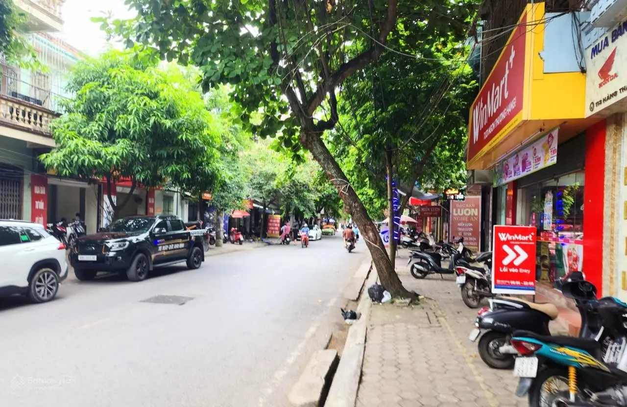 Bán nhà mặt phố 150m2 đường Hàng Thao, TP Nam Định