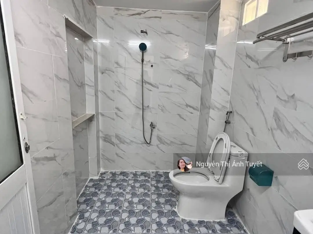 Nhà 3 phòng ngủ , sổ hồng riêng , sân xe hơi , 4x18 giá 1.63 tỷ