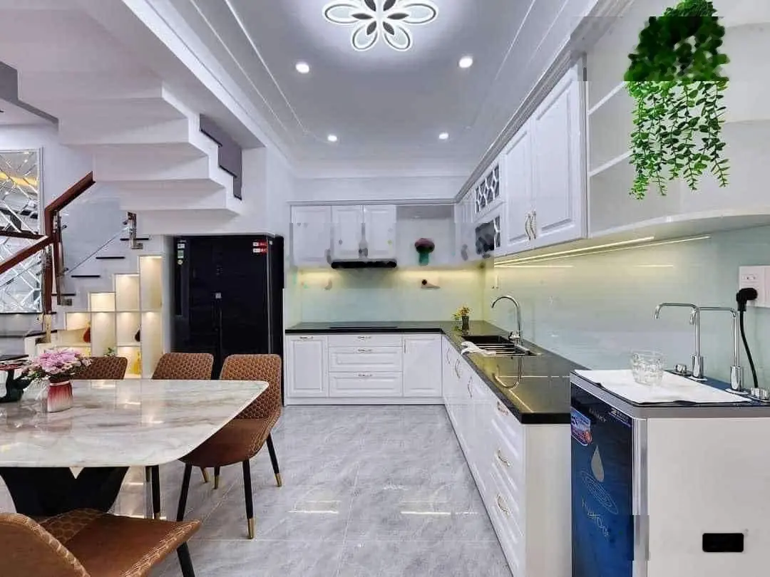 Nhà 2 tầng hẻm 2 sẹc đường 3 tháng 2 Quận 10. Gần Đại Học Bách Khoa, giá 3,75Tỉ, đang cho thuê 21tr