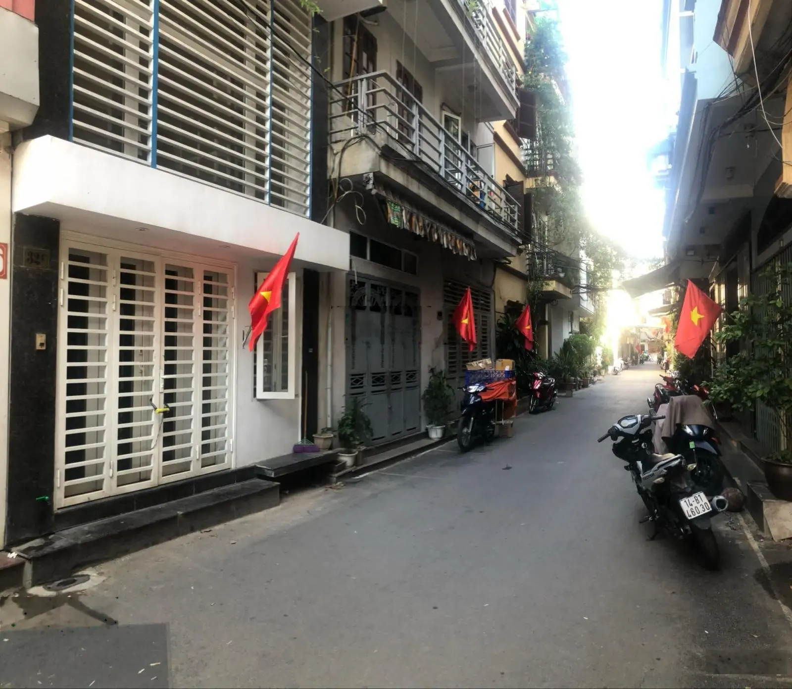 Bán nhà giang văn minh siêu đẹp - ba đình phân lô - lô góc - thang máy 3 bước oto tránh 15 tỷ