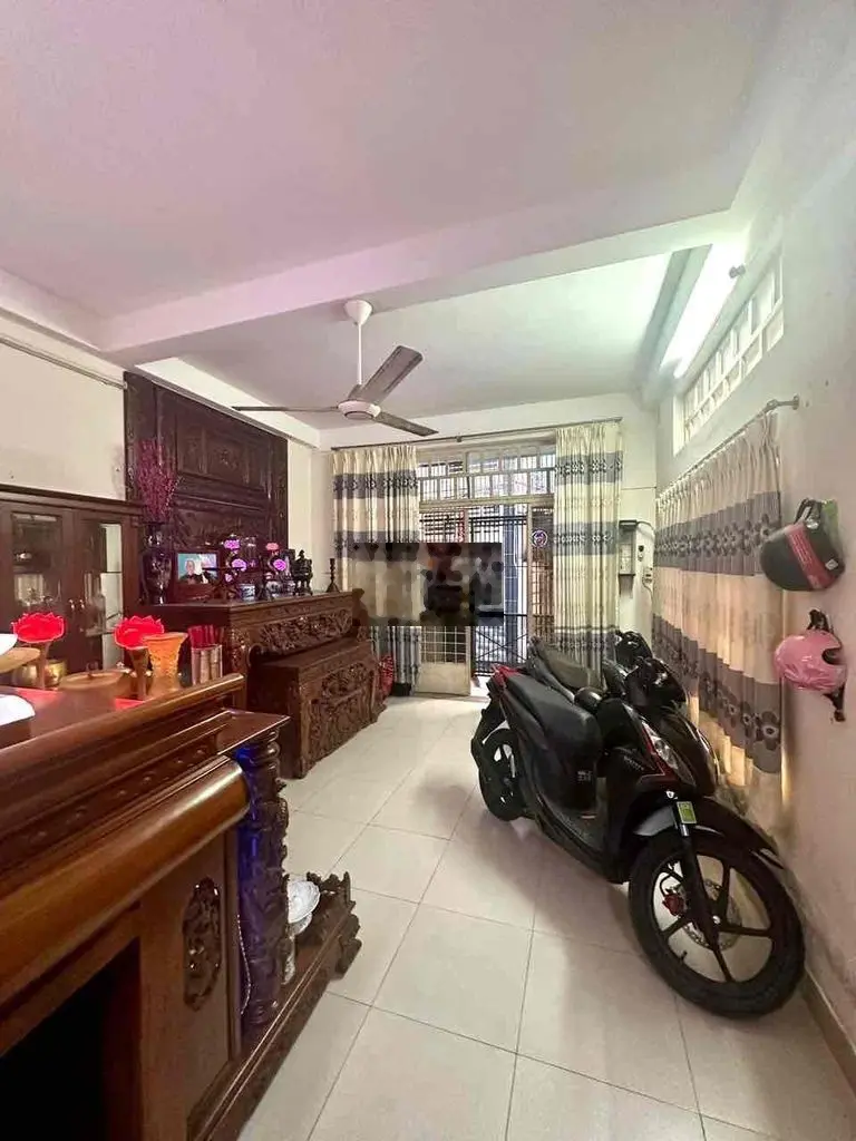 Ngay Mặt Tiền Sư Vạn Hạnh , nhà 3 tầng , 4.1 x 13m
