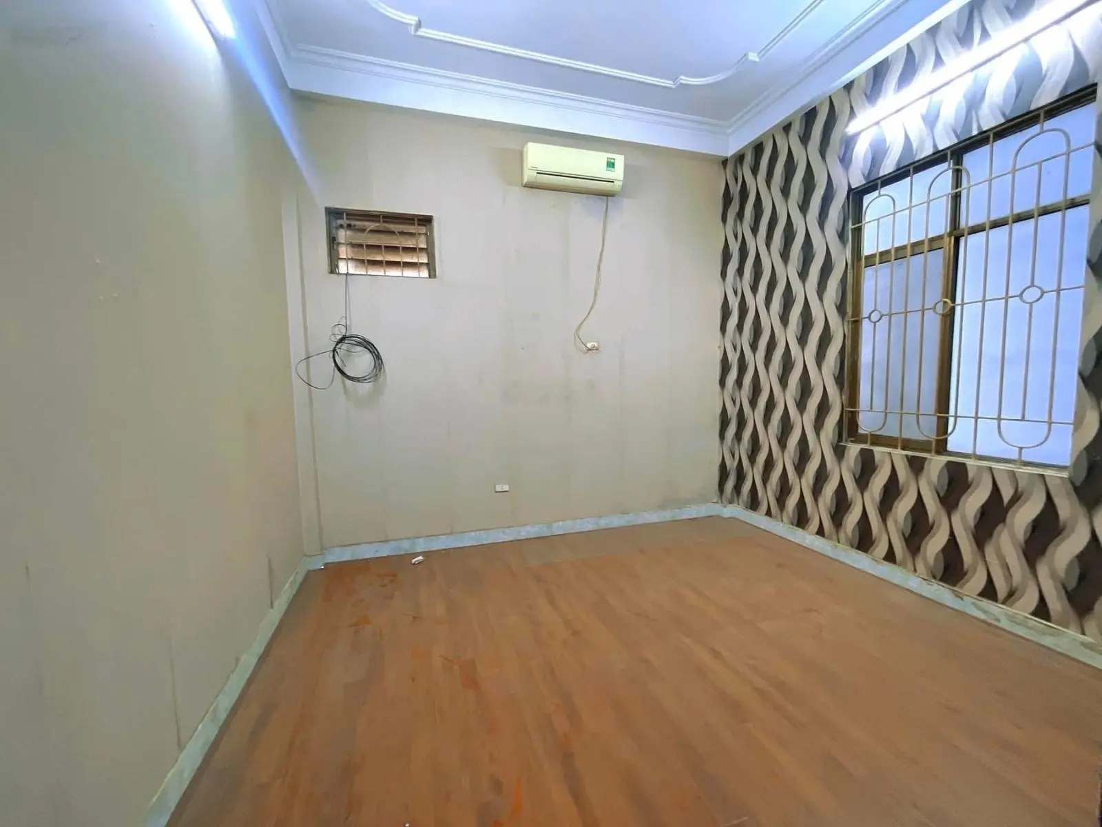 Bán nhà đẹp kinh doanh, lô góc, ô tô vào nhà Mễ Trì, Nam Từ Liêm 57m2,5 tầng, 4.3MT=13.9 tỷ
