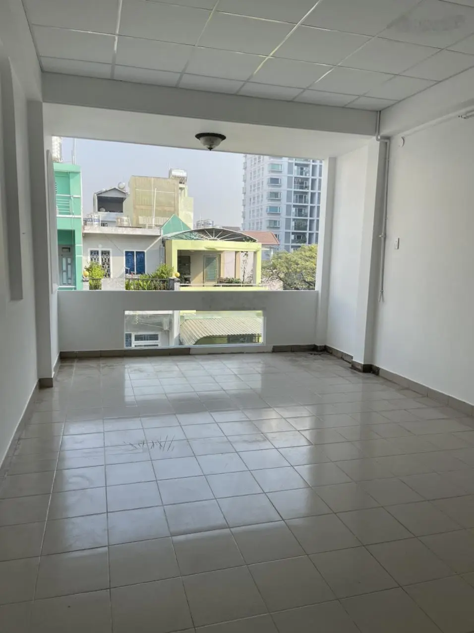 Cần bán nhà 4 tầng ngang 5,5m 84m2 - 5PN vào ở ngay - Sân bay T3 Hoàng Hoa Thám QTB