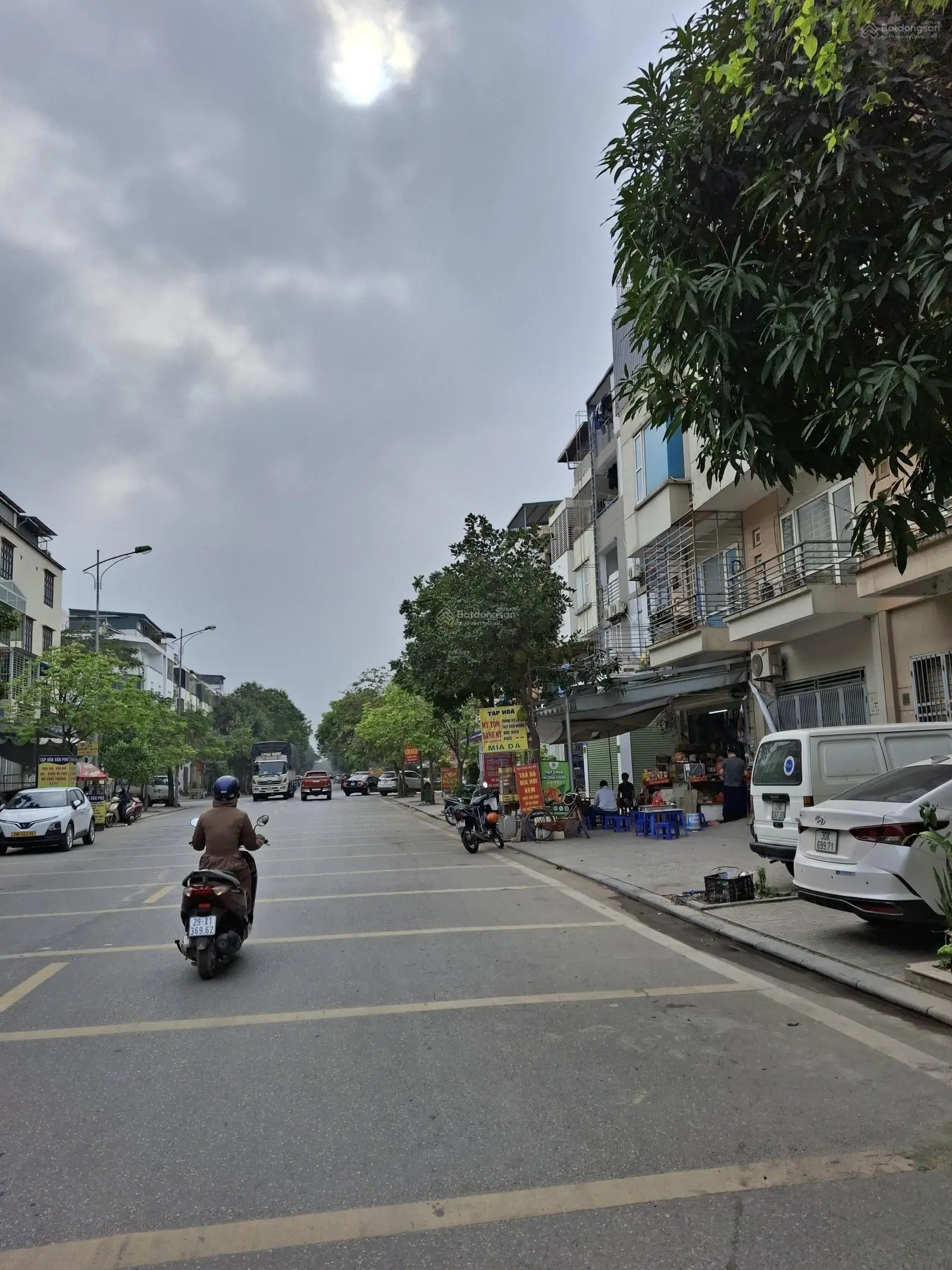 Trục đường 24m, thang máy, vỉa hè 5m kinh doanh đa dạng, Văn Phú Hà Đông.