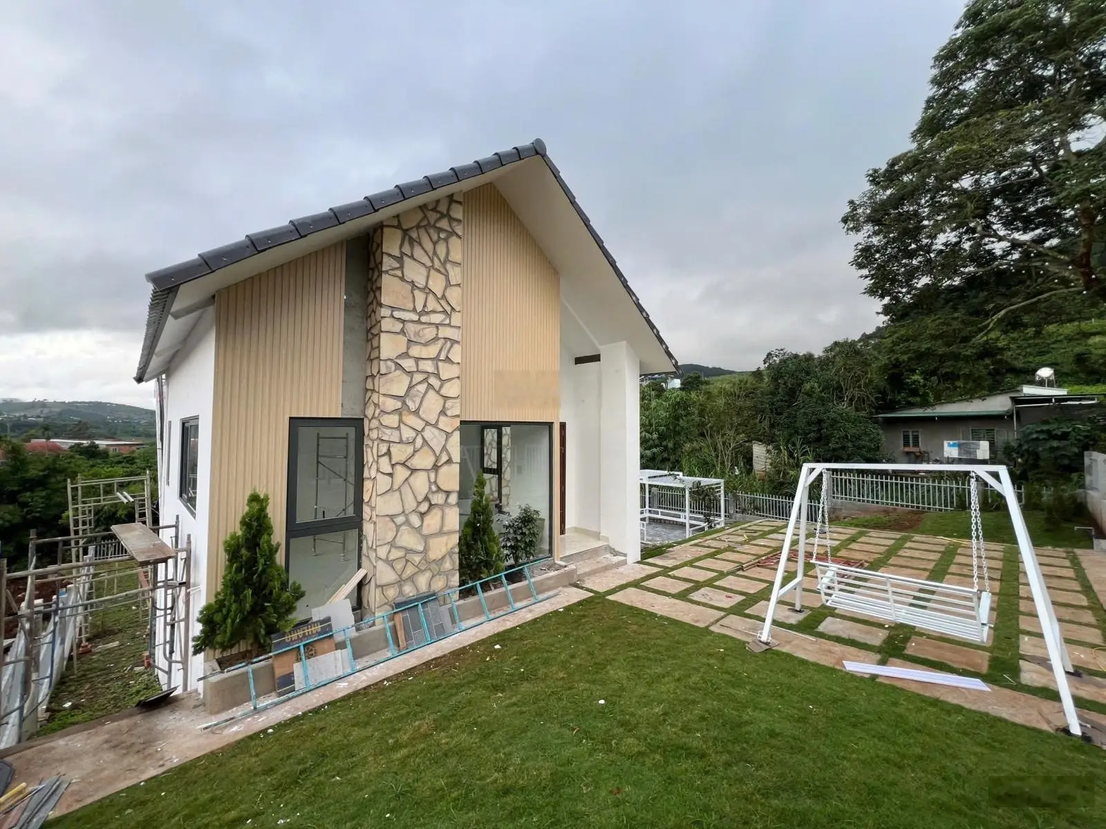 Nhà biệt thự nghỉ dưỡng ven Đà Lạt giá cực tốt