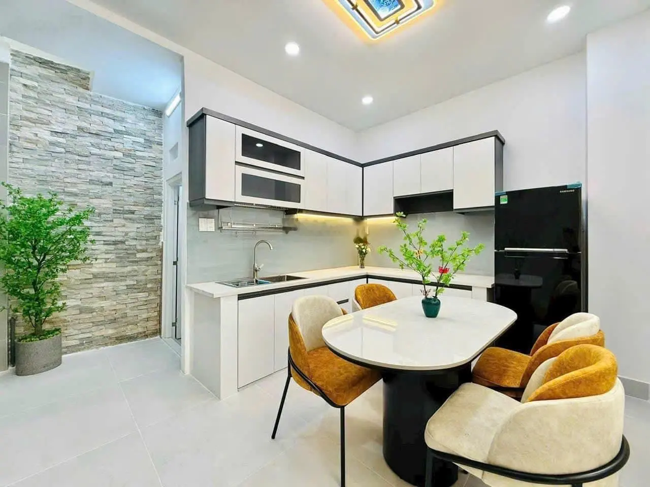 Chỉ với 3tỷ25 sở hữu ngay căn nhà riêng 3PN, 3WC, 55m2 tại Võ Văn Tần, Q3, HCM. Sang tên trong ngày
