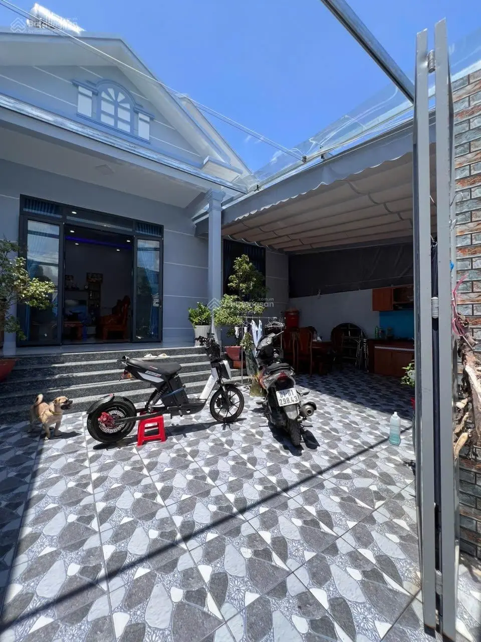 Bán Nhà gần chợ Hóc Môn 8,3x19 . Sân để xe hơi