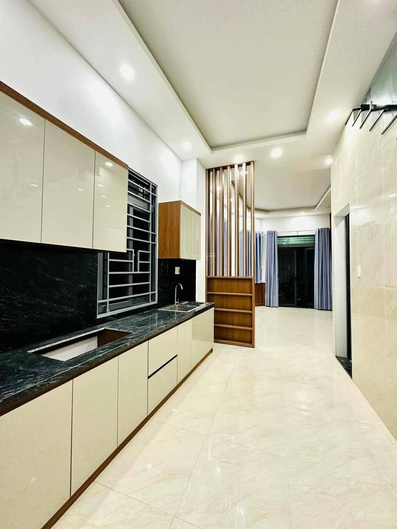 Chủ Cần Tiền Bán Gấp Nhà Nguyễn Trãi Q1 40m2 giá 1T1L 2PN 2WC giá 2tỷ350TL