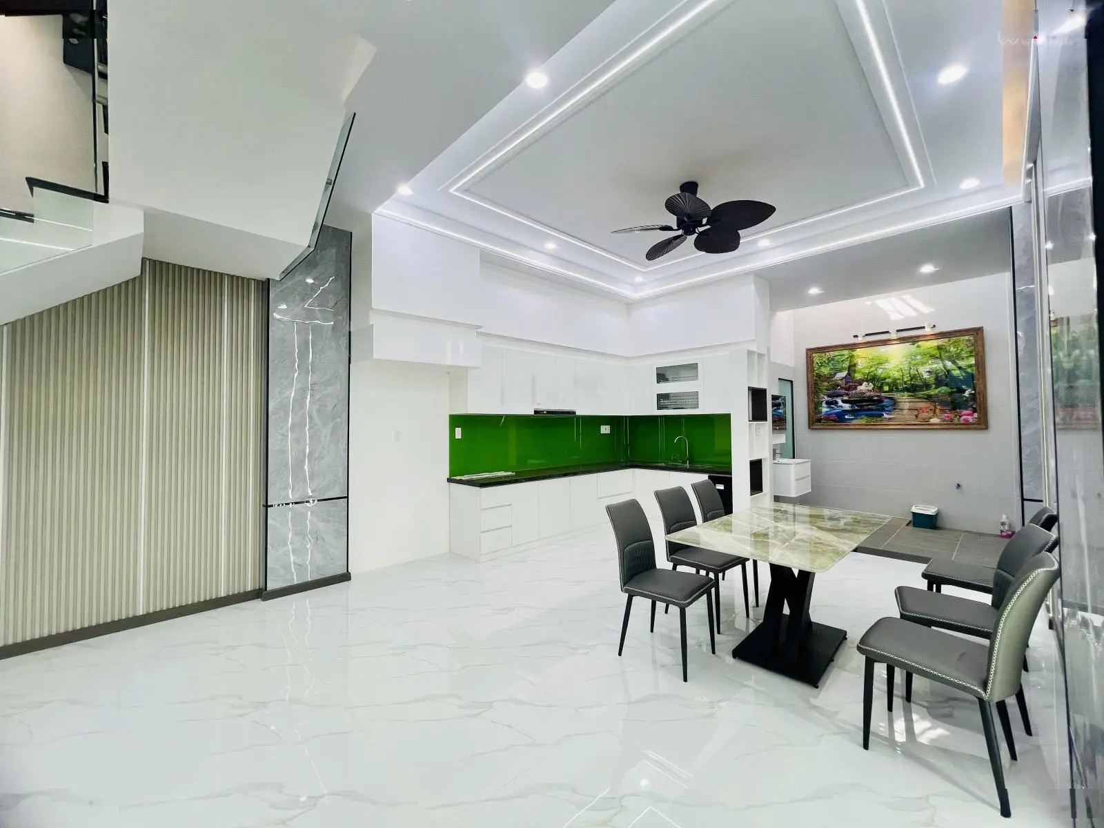 Bán Gấp Căn Nhà Phố Sổ Riêng Giá Rẻ Toạ Lạc Tại Thành Phố Dĩ An