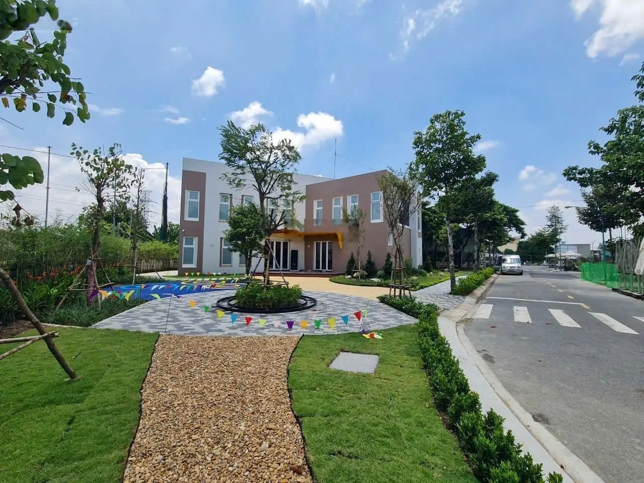 Bán nhà 3 lầu mới xây giá rẻ chưa ở, tại thành phố Thuận An, Bình Dương bán gấp trong tháng 12