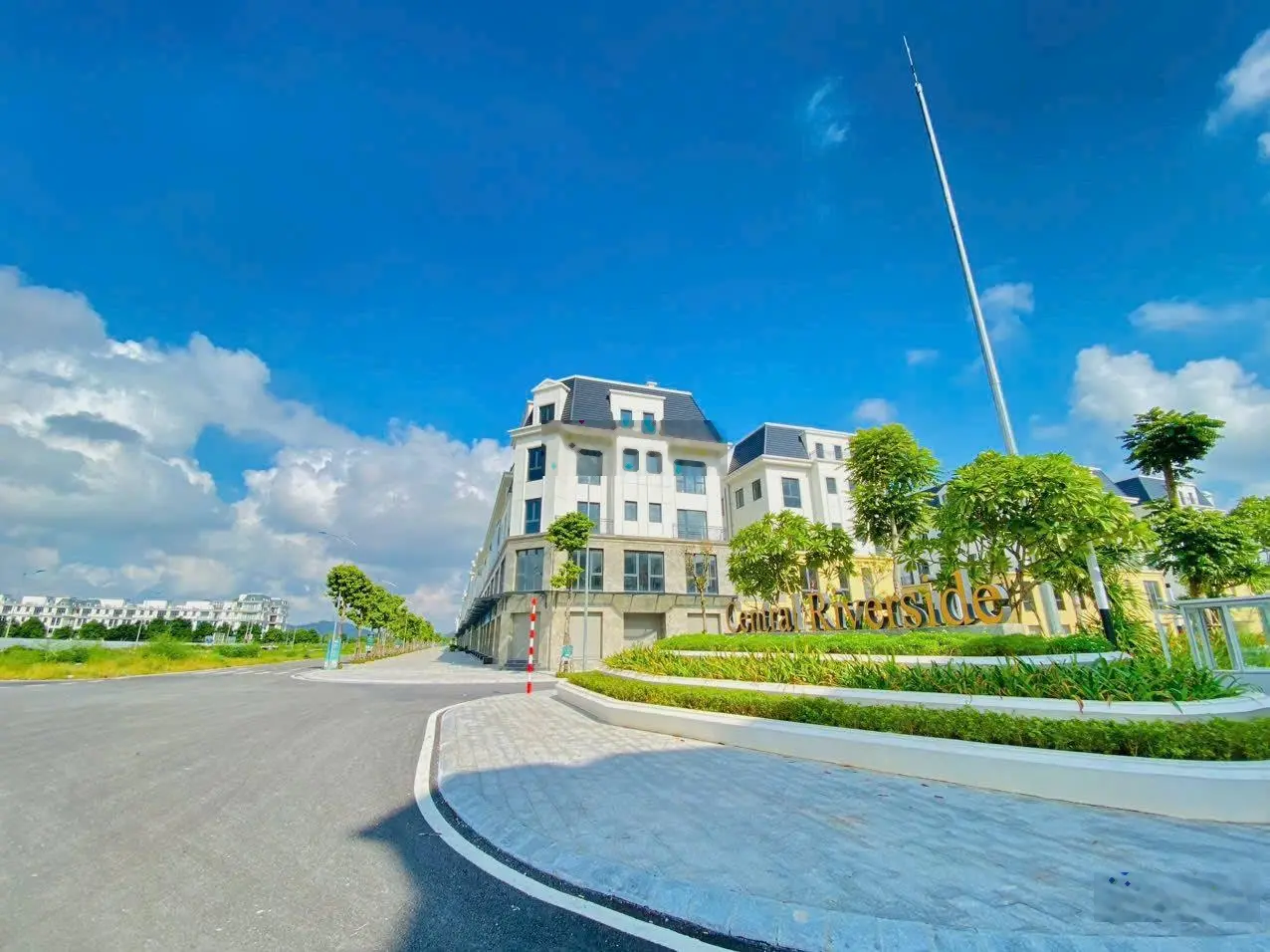 Chỉ 1,5 tỷ nhận nhà 5 tầng đường 17m ở ngay tại trung tâm hành chính mới