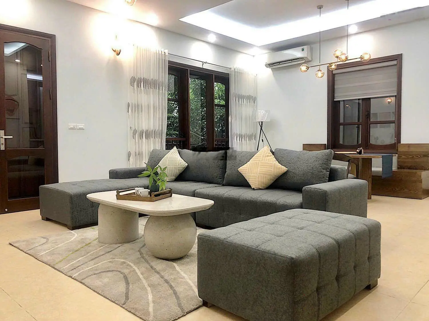Bán biệt thự ngõ 52 Tô Ngọc Vân, Tây Hồ, 120m2, 5 tầng, MT 8.2m, gara ô tô, full nội thất, 42.5tỷ