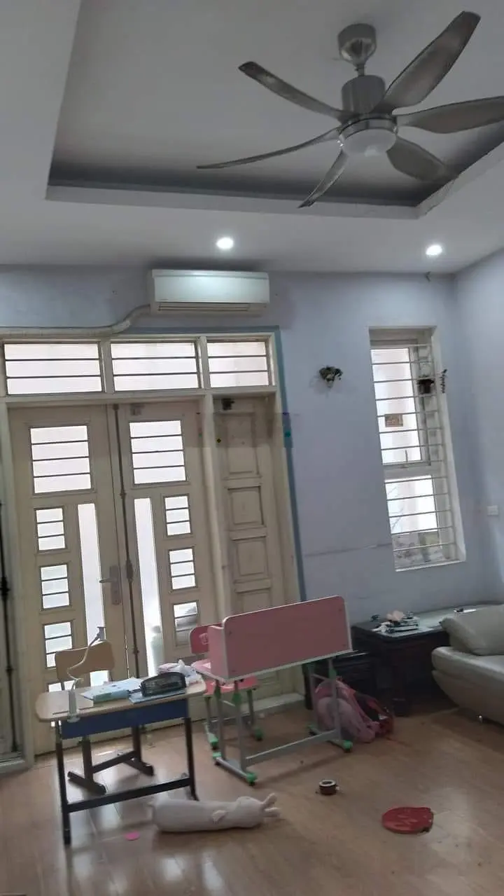 Cần bán nhà mặt ngõ 191 Giáp Bát: 85m2 x 4tầng, 5.5m mặt tiền. Ô tô vào nhà