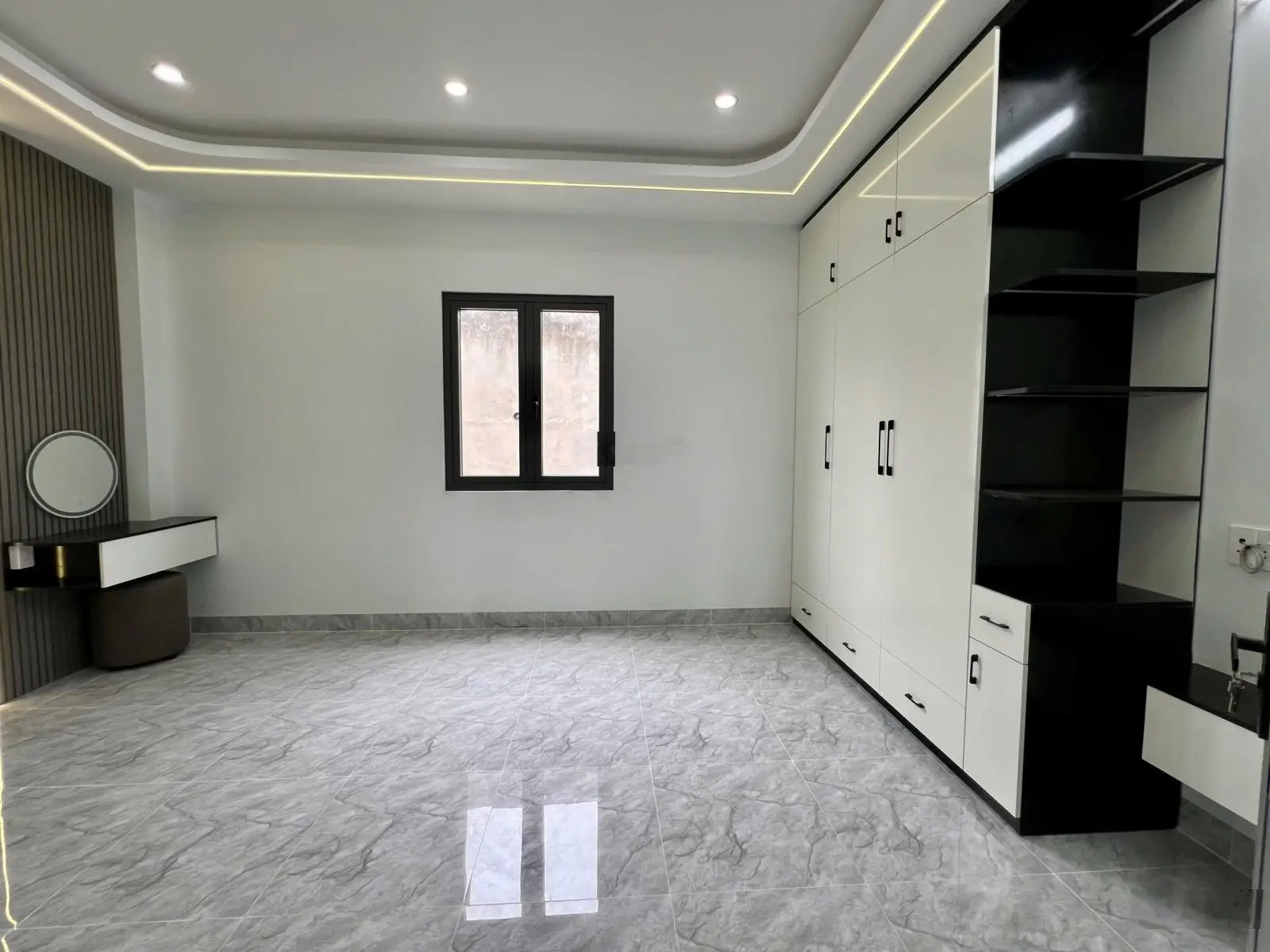 Bán nhà đẹp 3 tầng mới toanh , dt 66m, sản 180m phường Long Trường Quận 9