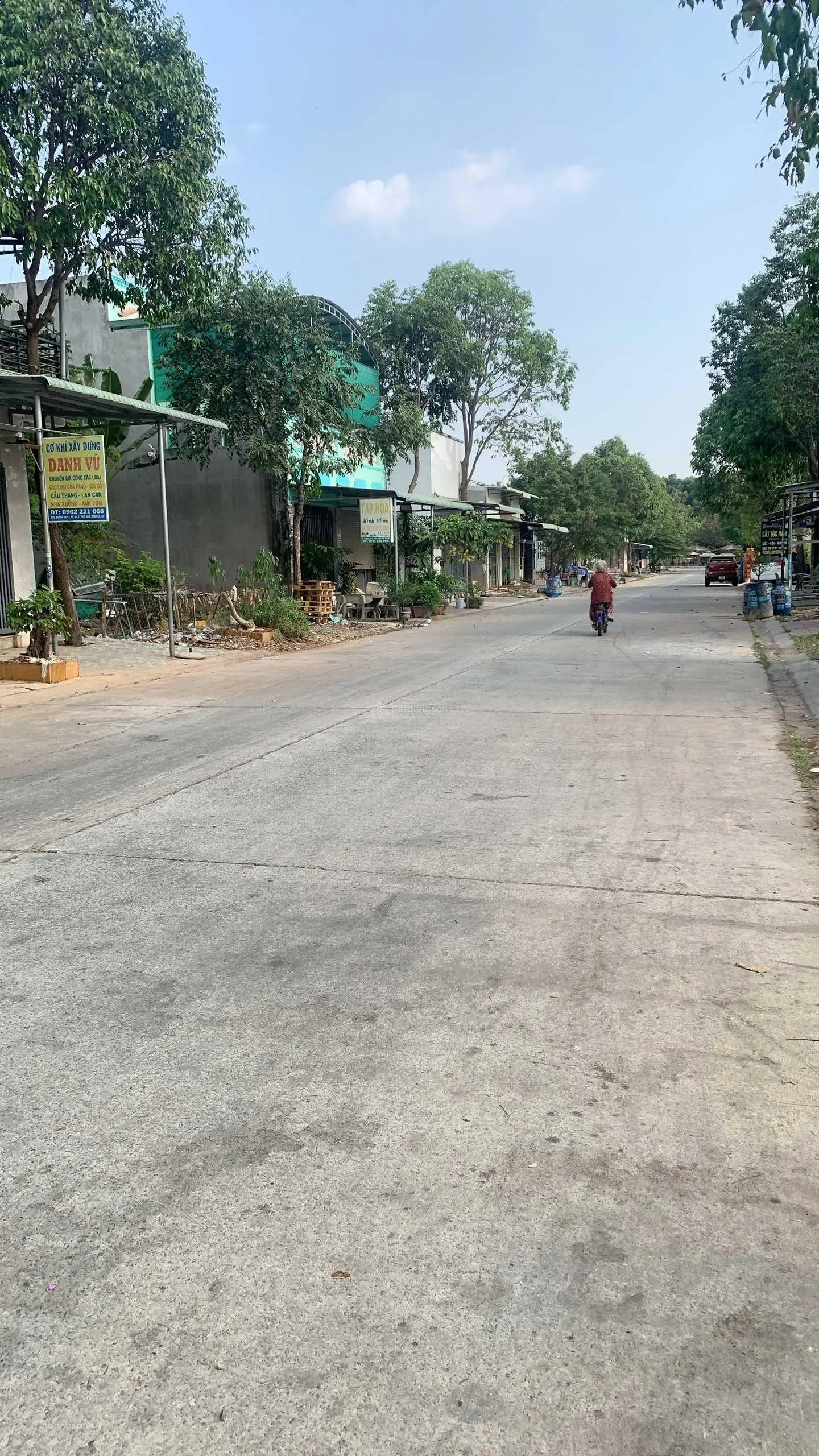 Bán nhanh lô đất DT 150m2, ngay chợ