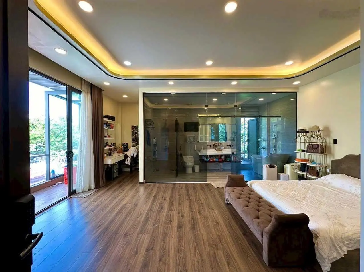 Bán biệt thự hồ bơi khu Compound Trần Não, Bình An, Quận 2. DT 15 x 16m. 3 tầng. Giá bán 38 tỷ