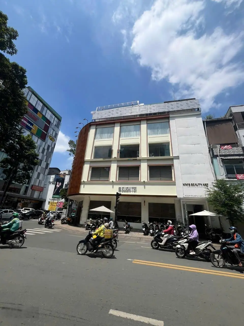 Duy nhất trung tâm, căn góc 2 mặt tiền đường Hai Bà Trưng P Tân Định Q1, DT 15x25 3 tầng giá 119 tỷ