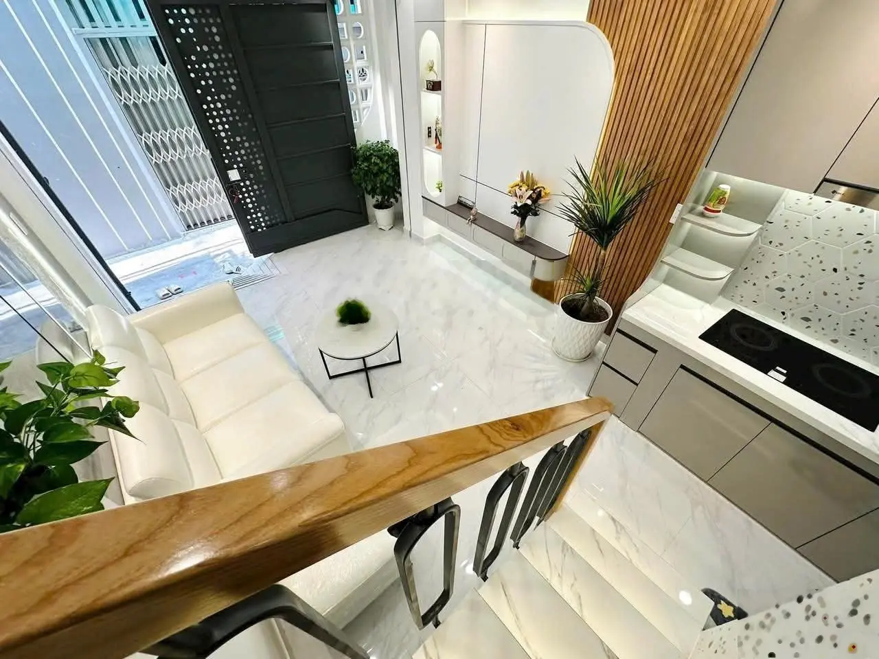 Nhà hxh Nguyễn Trọng Tuyển, 2,15 tỷ, 52 m2, 4PN, 4WC, đẹp, nhiều tiện ích. Shr sang tên ngay