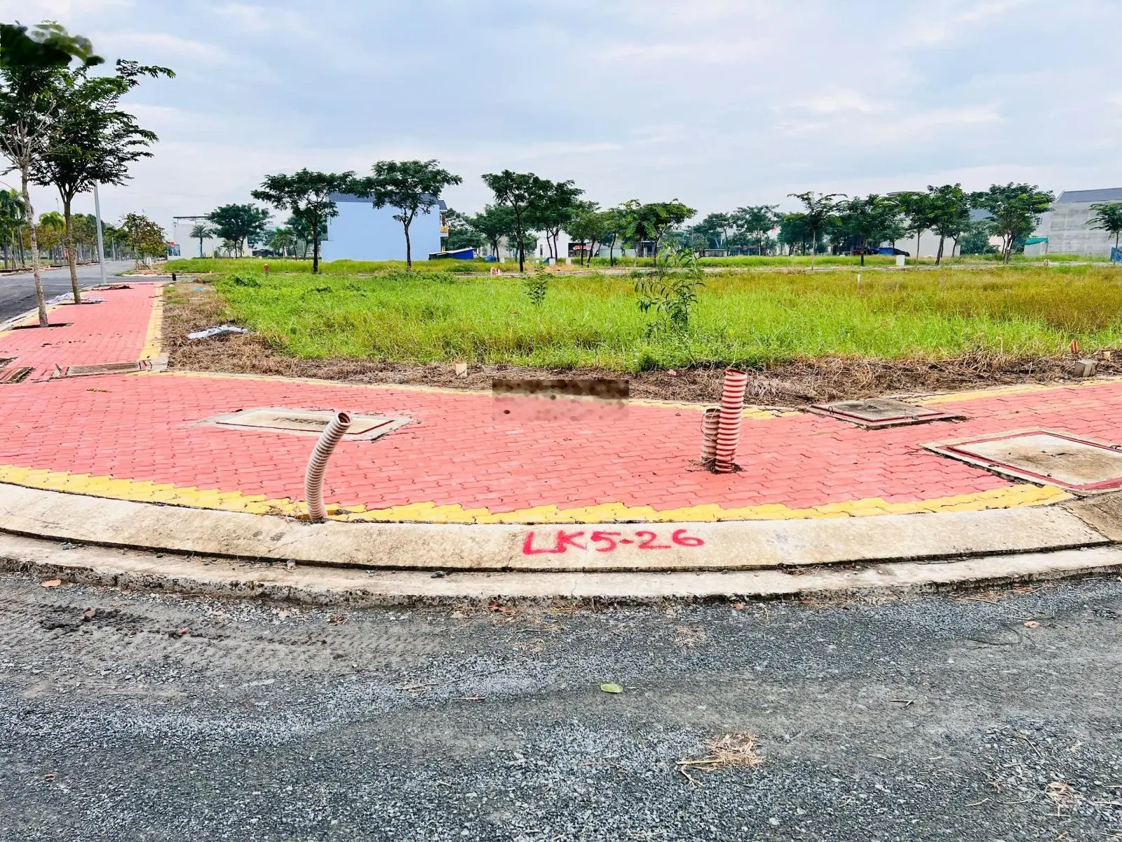 Lô góc 8x20m đối diện công viên, ngay trung tâm hành chính mới Thủ Thừa