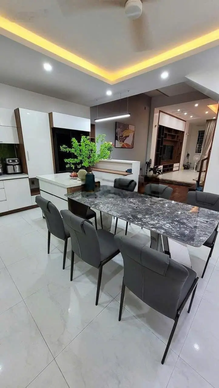 Nhà đẹp 4 tầng đường 7.5m gần bãi tắm Phạm Văn Đồng. Giá nhỉnh hơn 12 tỷ