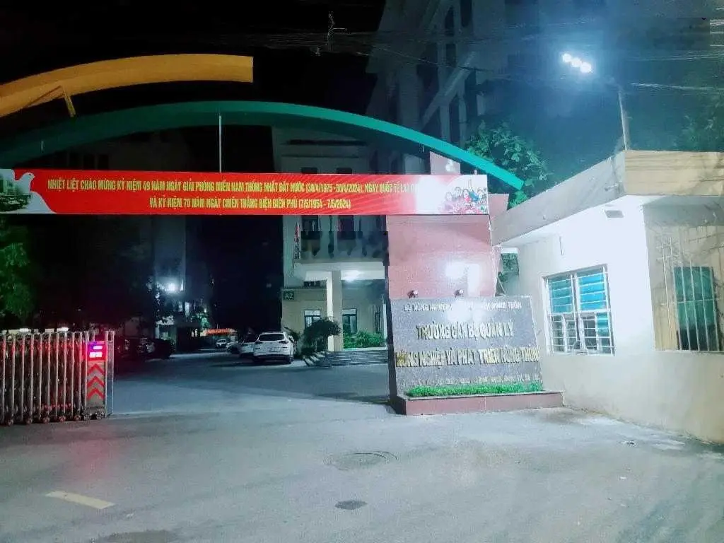 Hàng hiếm, TT Thanh Trì, phân lô cán bộ, lô góc 2 mặt tiền, ô tô đỗ cửa, 4tầng, DT 50m2, MT 4,1m
