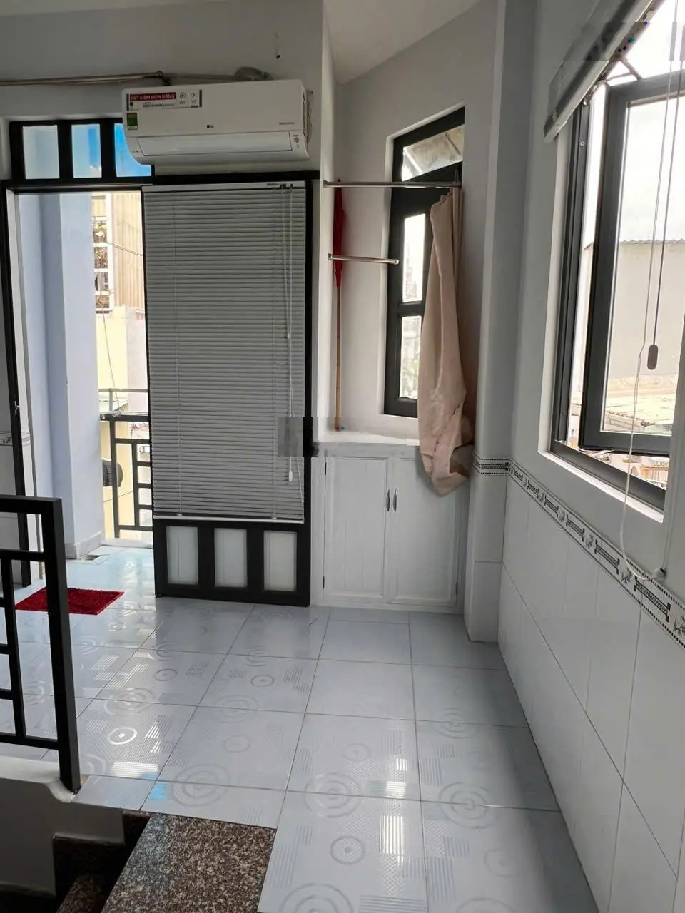 Nhà 1 trệt 2 lầu hẻm đường 40, P. Linh Đông, Thủ Đức DT 20m/2.5 tỷ.